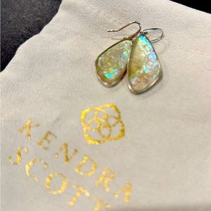 Kendra Scott drop earrings